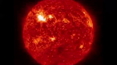Forte tempestade solar chega à Terra