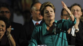 Após ser criticada por Aécio, Dilma diz que combater pobreza ‘não é milagre’