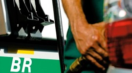 Pela 2ª vez no ano, Petrobrás reajusta preço do diesel na refinaria