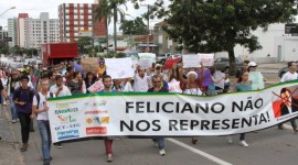 Protesto contra pastor Feliciano reúne movimentos sociais em Goiânia