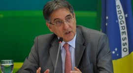 Pimentel diz que balança comercial ficará positiva este ano