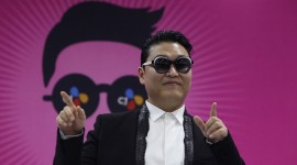 Psy pede desculpa publicamente por machismo em clipe de ‘Gentleman’