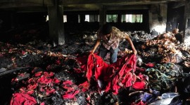 Fábrica de roupa pega fogo em Bangladesh, 15 dias depois de desmoronamento de prédio