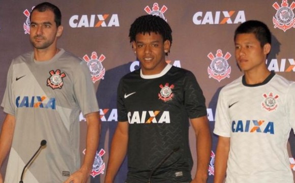Decisão judicial faz o Corinthians retomar patrocínio da Caixa