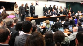 Pela terceira vez, Comissão de Direitos Humanos cancela votação de projeto sobre “cura gay”