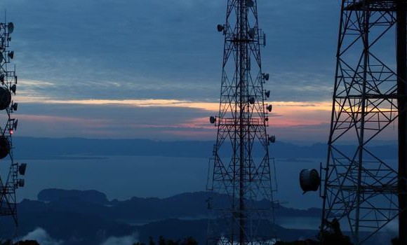 Serviço de celular pode ser suspenso por falta de licença