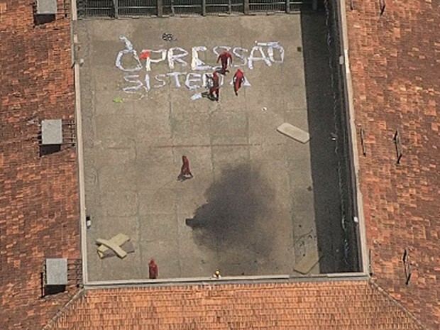 Presos fazem rebelião no presídio de segurança máxima de Contagem (MG), onde está o goleiro Bruno